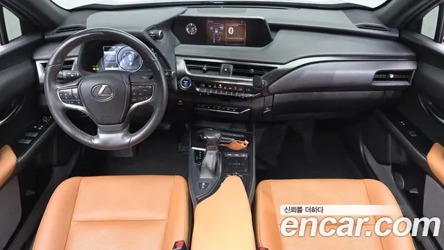 Lexus UX — интерьер