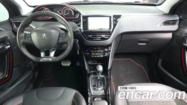 Peugeot 2008 — интерьер