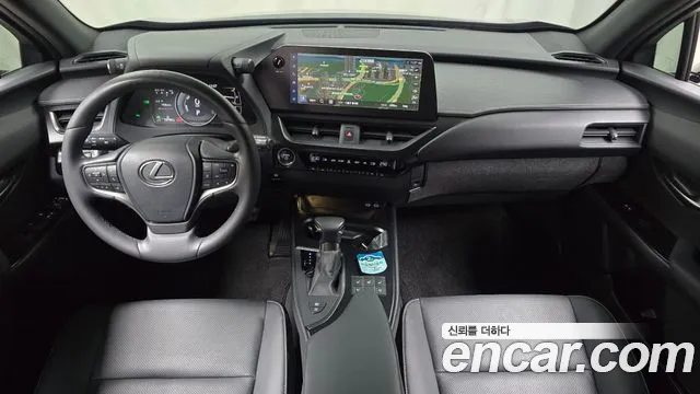 Lexus UX — интерьер