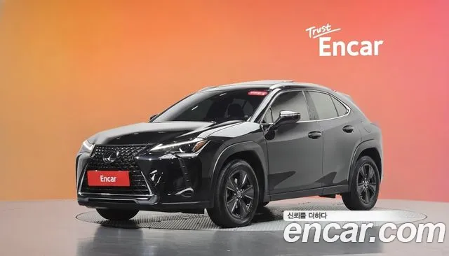 Lexus UX — экстерьер