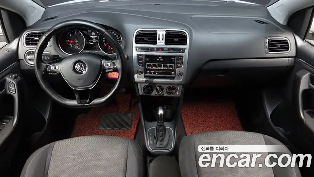 Volkswagen Polo — интерьер