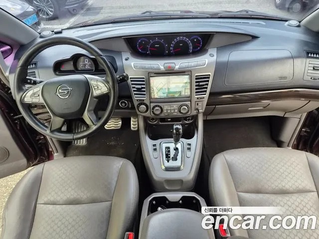KG Mobility Korando — интерьер