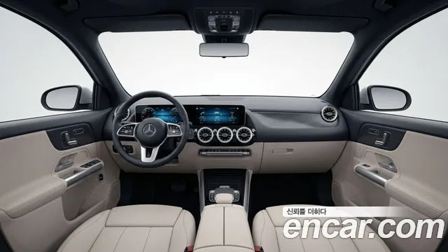 Mercedes-Benz EQA — интерьер