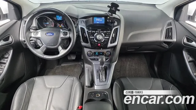 Ford Focus — интерьер