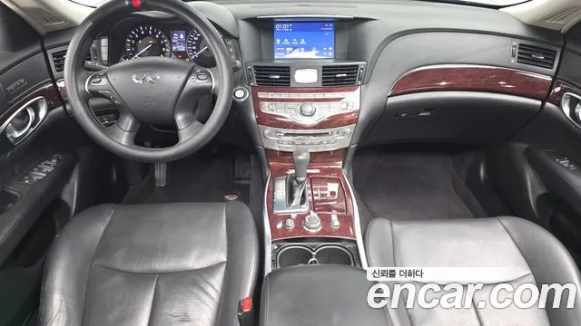 Infiniti Q70 — интерьер