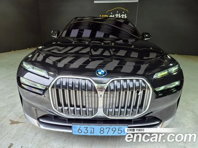 BMW i7