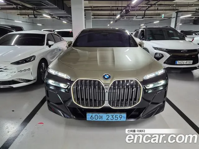 BMW i7