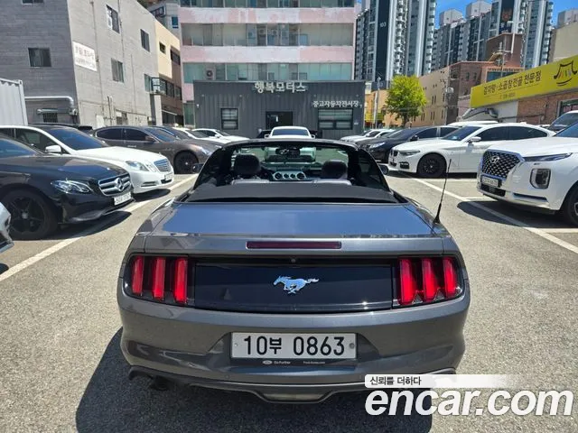 Ford Mustang — интерьер