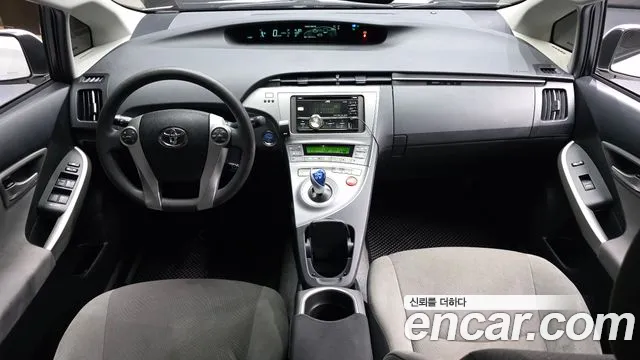 Toyota Prius — интерьер