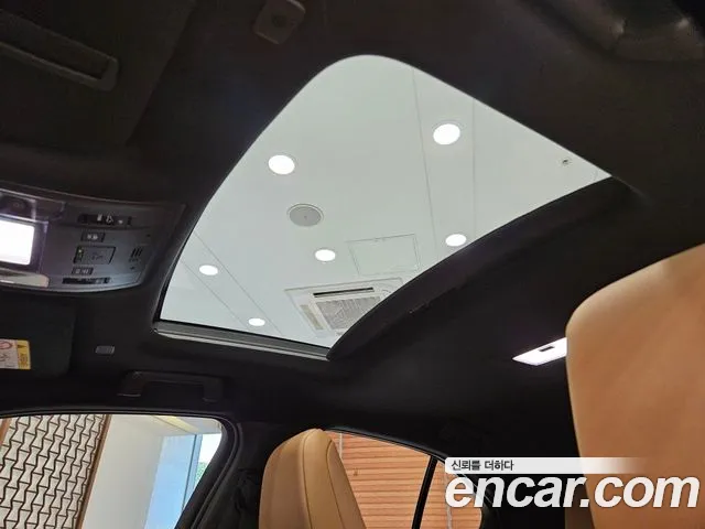 Lexus UX — интерьер