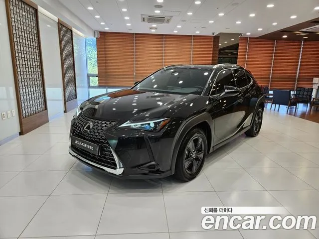 Lexus UX — экстерьер