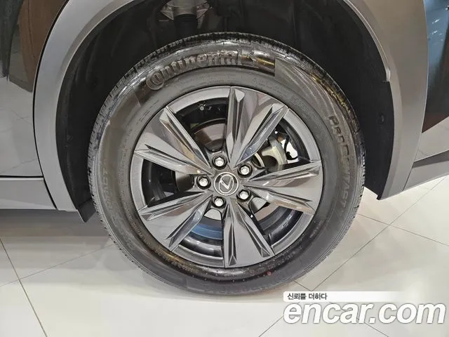 Lexus UX — интерьер