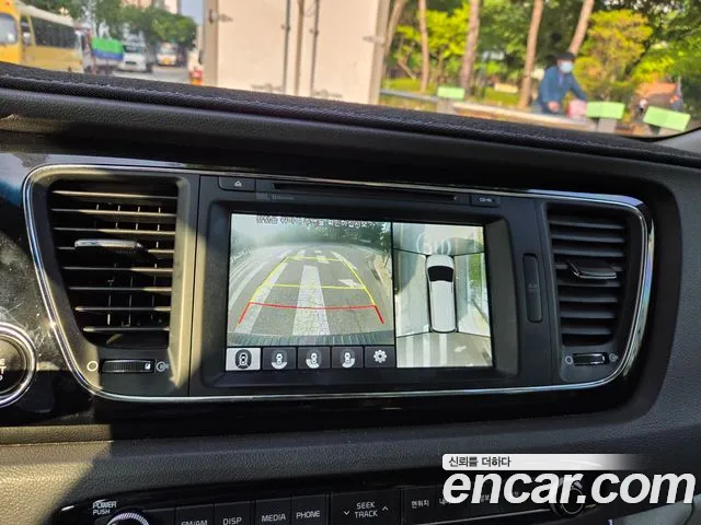 Kia Carnival — экстерьер