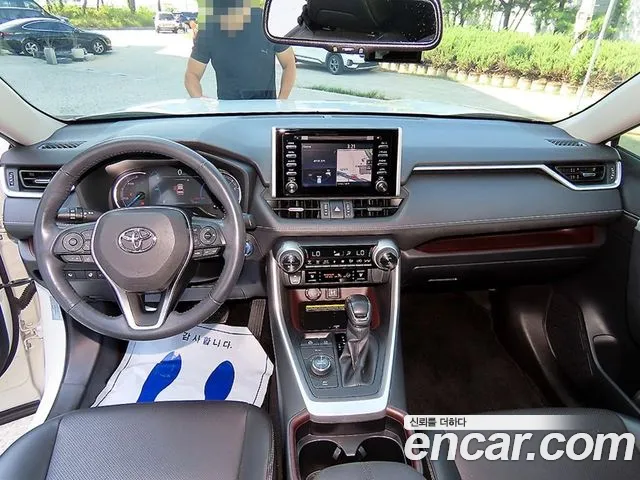 Toyota RAV4 — интерьер