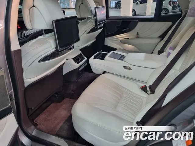 Lexus LS — интерьер