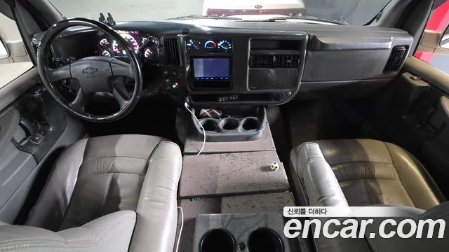 Chevrolet Express Van — интерьер