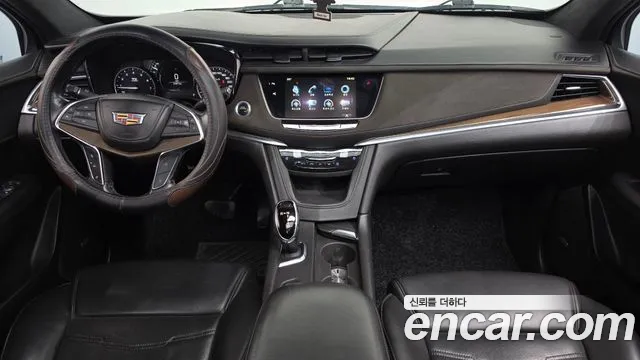 Cadillac XT5 — интерьер