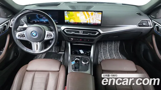 BMW i4 — интерьер