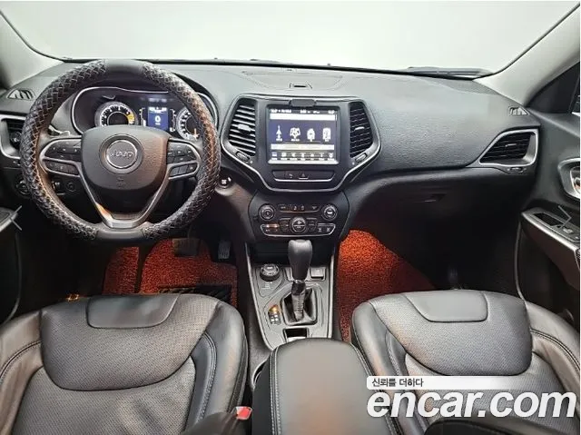 Jeep Cherokee — интерьер
