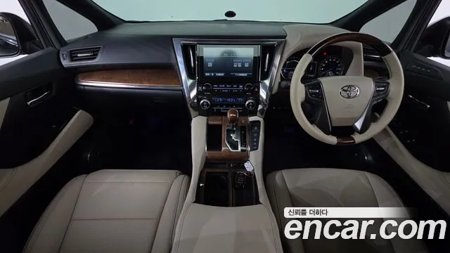Toyota Alphard — интерьер