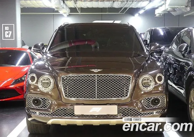 Bentley Bentayga — экстерьер