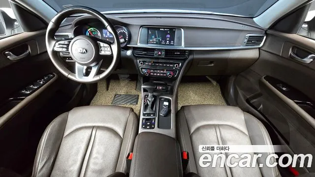 Kia K5 — интерьер