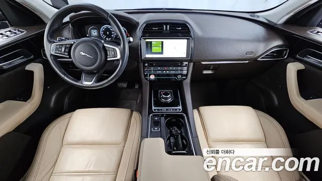 Jaguar F-Pace — интерьер