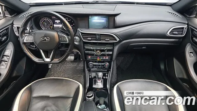 Infiniti Q30 — интерьер