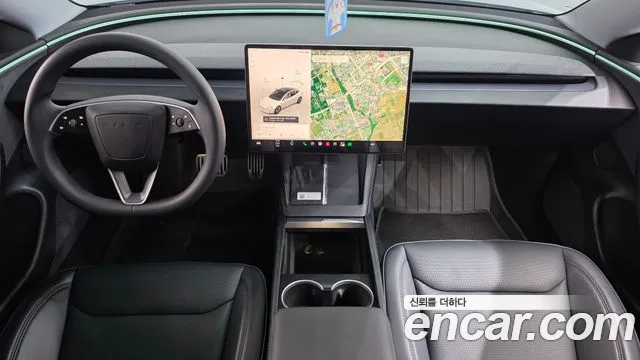 Tesla Model 3 — интерьер