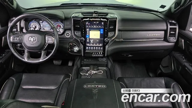 Dodge Ram Pickup — интерьер