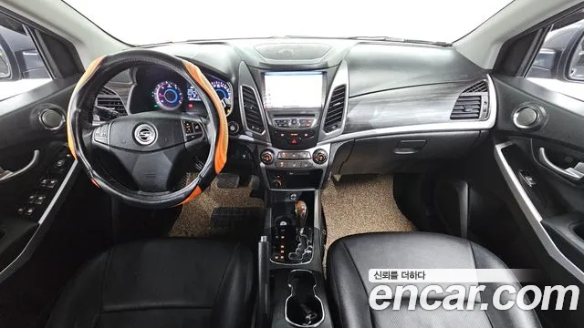 KG Mobility Korando — интерьер