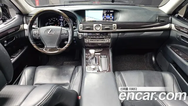 Lexus LS — интерьер