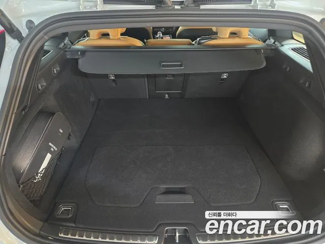 Volvo V60 — интерьер