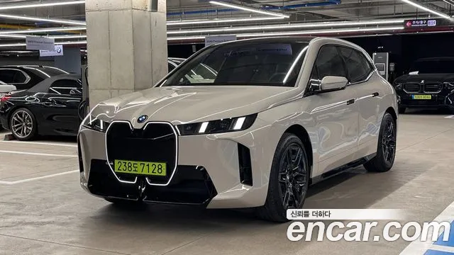 BMW iX — экстерьер
