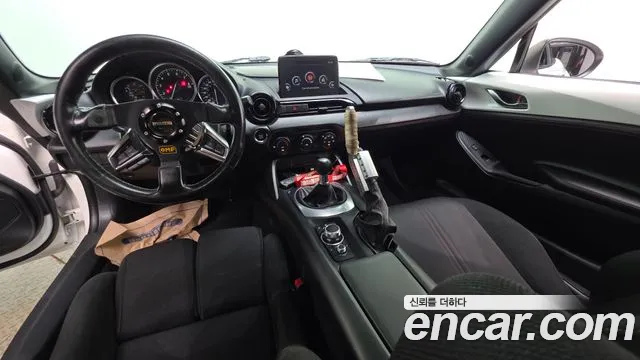 Mazda MX-5 MIATA — интерьер