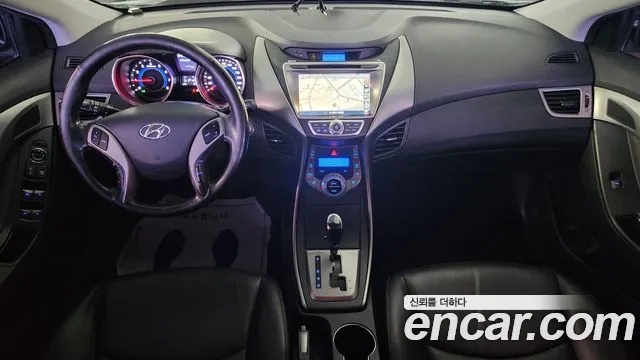 Hyundai Elantra — интерьер