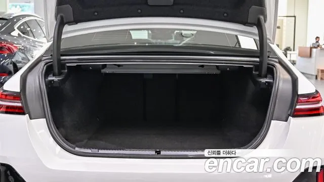 BMW i5 — интерьер