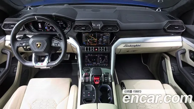 Lamborghini Urus — интерьер