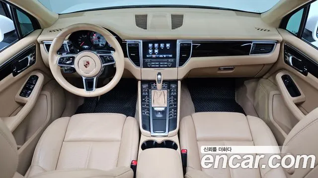 Porsche Macan — интерьер