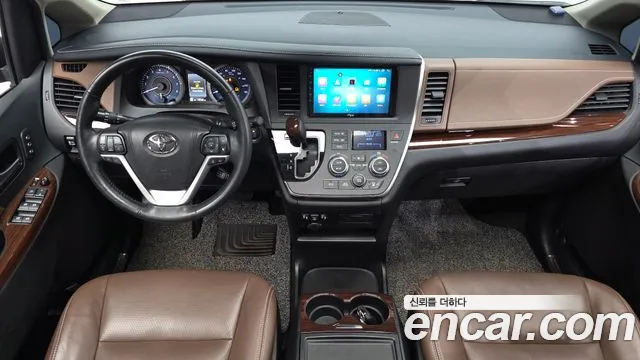 Toyota Sienna — интерьер