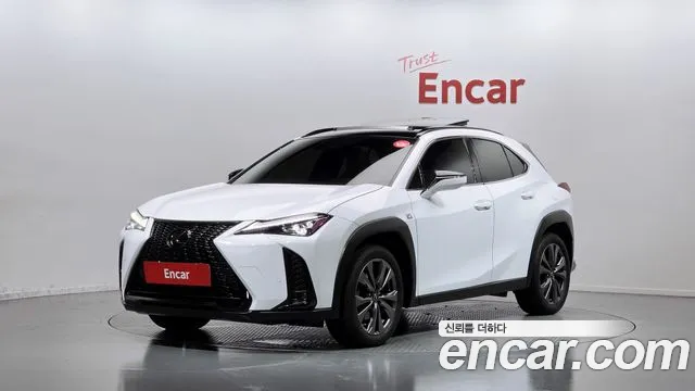 Lexus UX — экстерьер