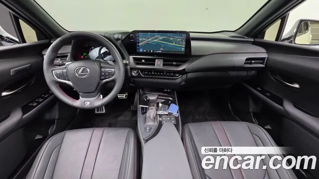 Lexus UX — интерьер