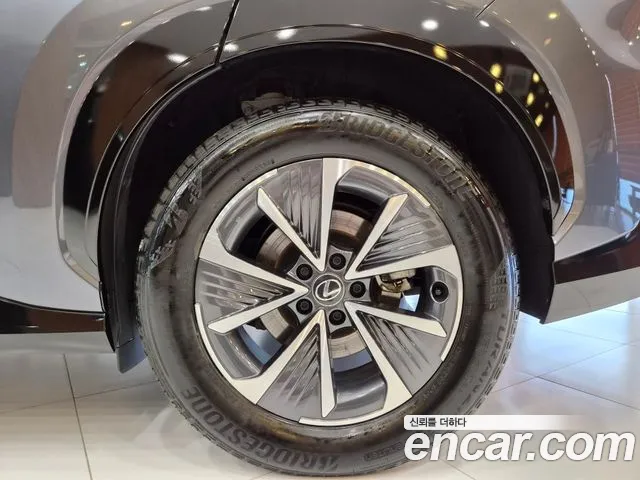Lexus RZ — интерьер