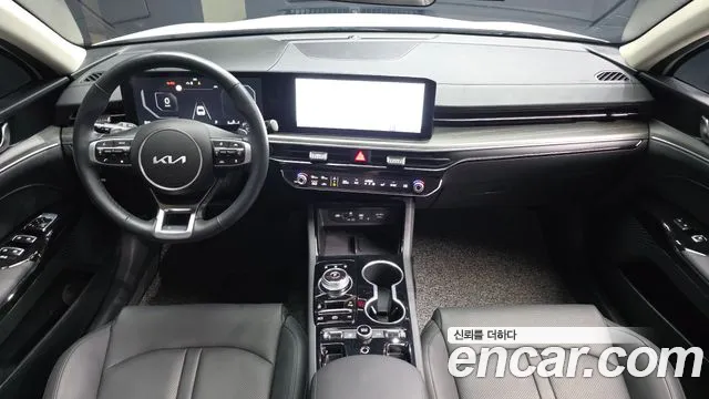 Kia K5 — интерьер