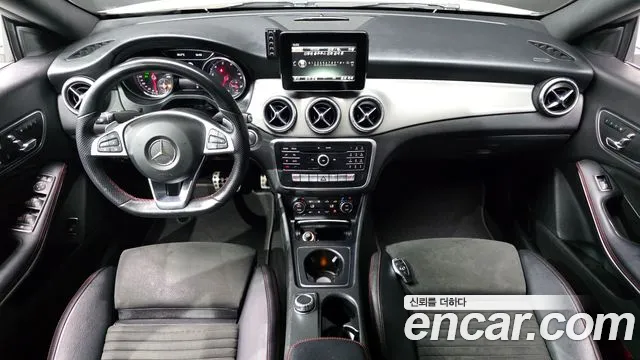Mercedes-Benz CLA-класс — интерьер