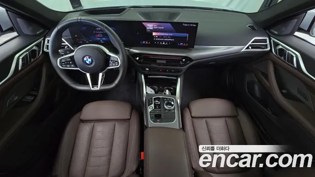 BMW i4 — интерьер