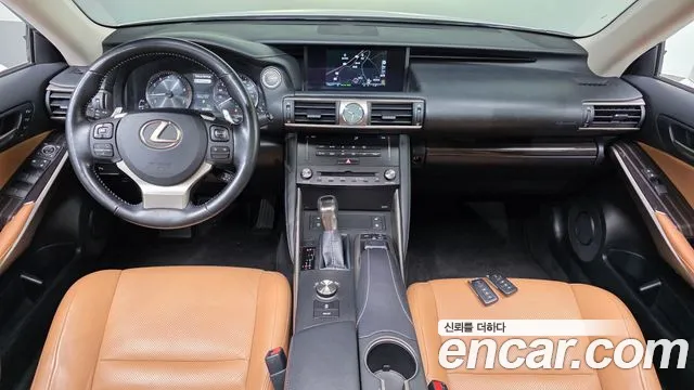 Lexus IS — интерьер