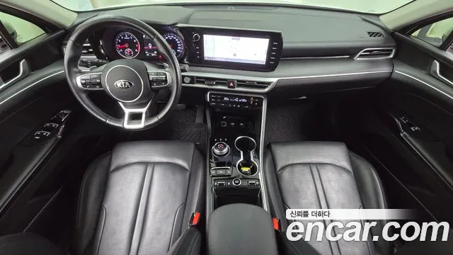 Kia K5 — интерьер