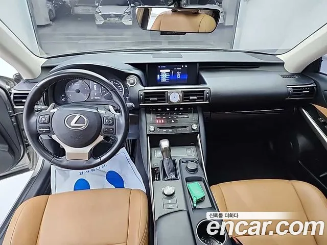 Lexus IS — интерьер