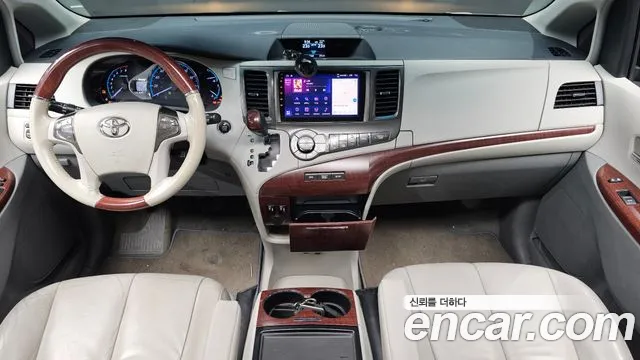 Toyota Sienna — интерьер